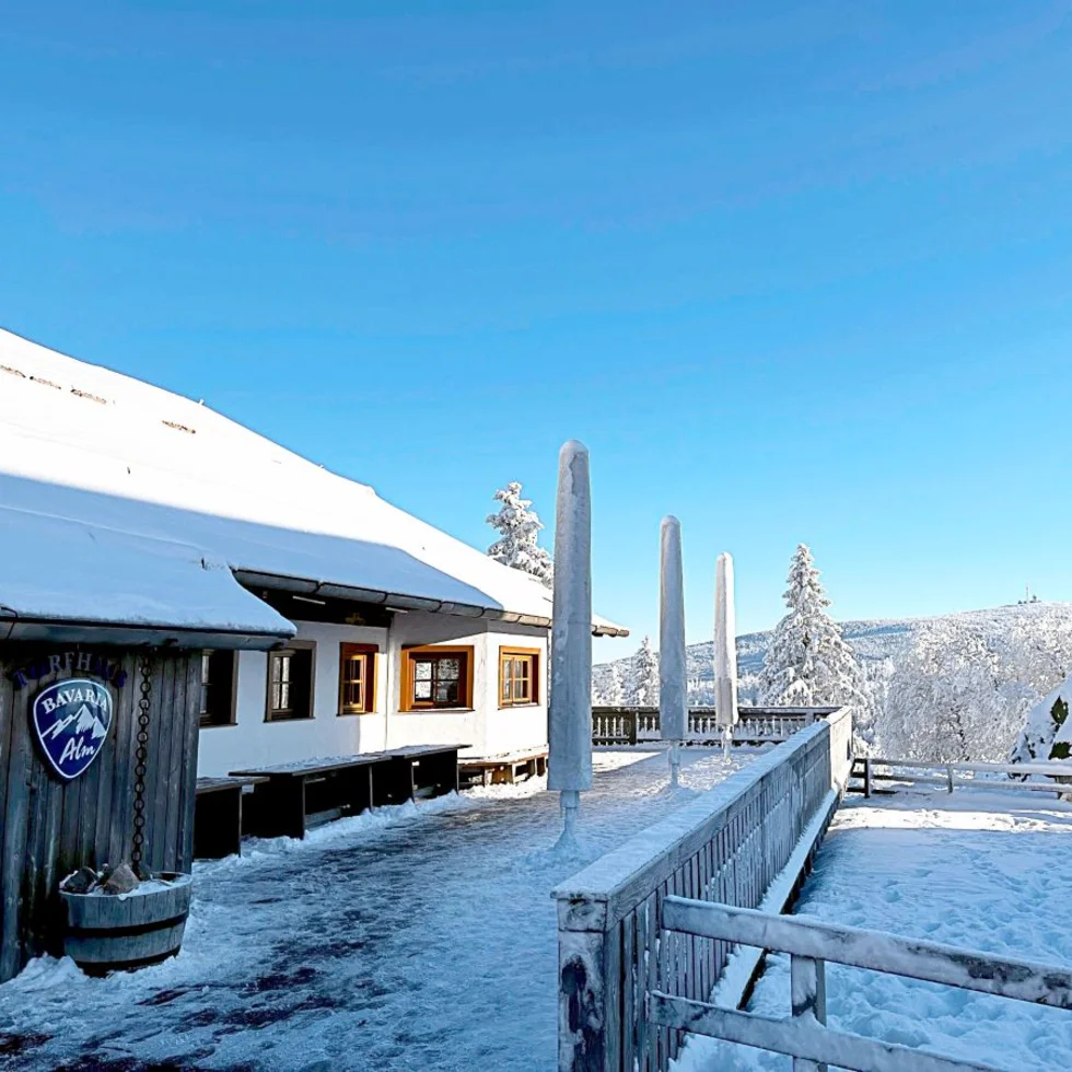 Eingeschneite Bavaria Alm am Torfhaus