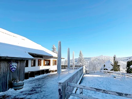 Eingeschneite Bavaria Alm am Torfhaus