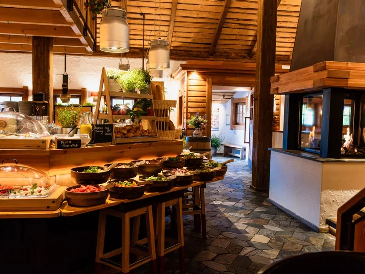Frühstücks- und Brunchbuffet einer Bavaria Alm